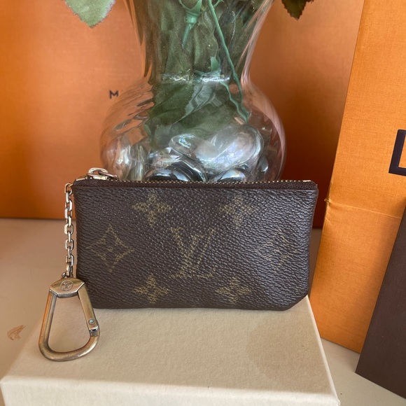 Louis Vuitton Accessories - Authentic Louis Vuitton  coins purse 👜🤎❤️🤎🤎🤎💛